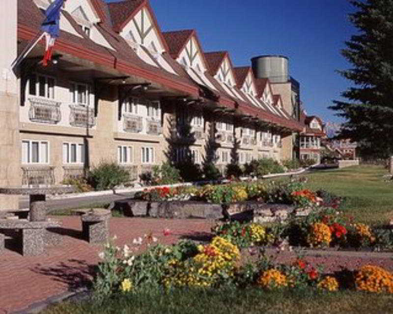 Canmore Inn & Suites Exterior foto