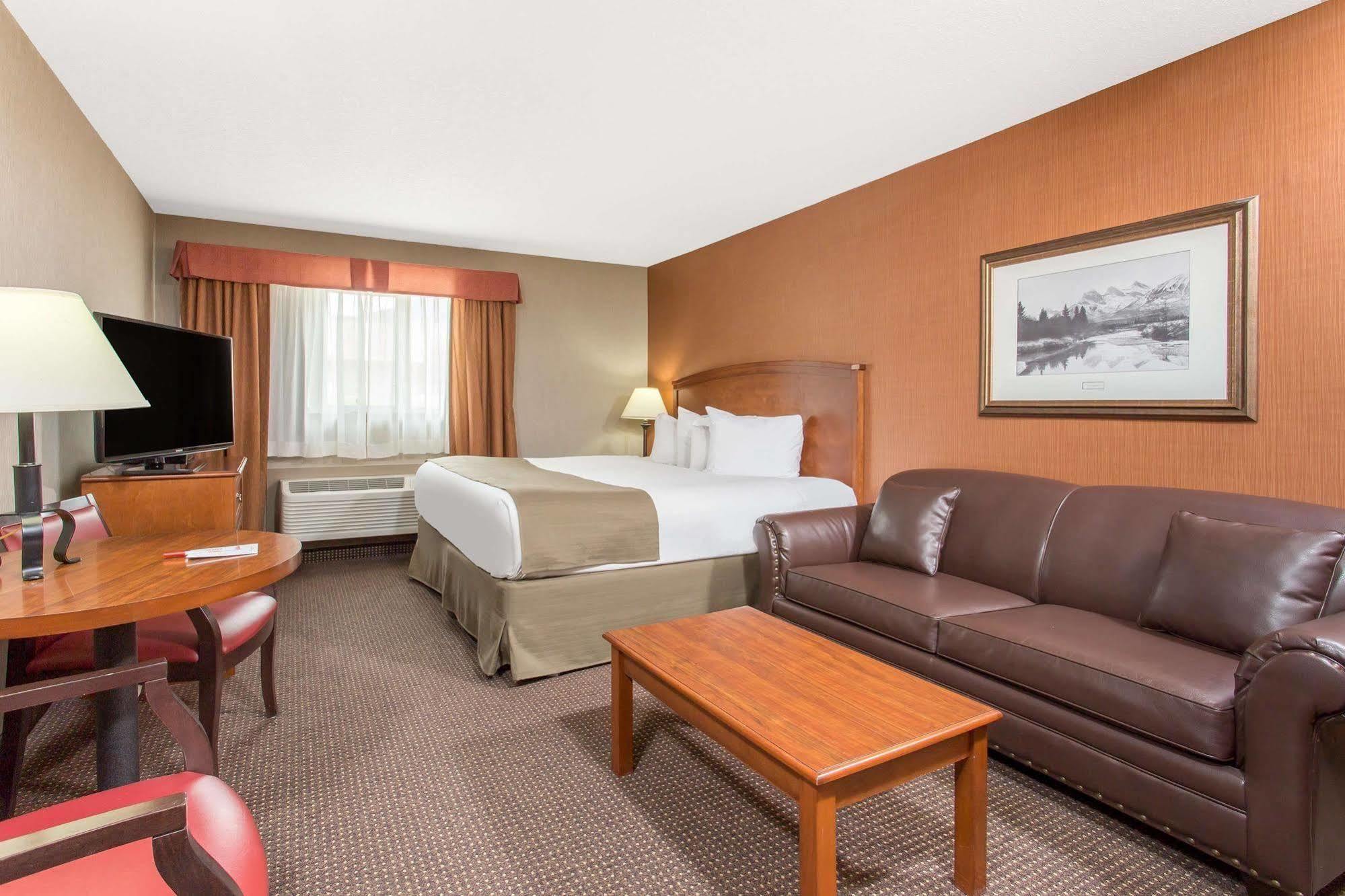 Canmore Inn & Suites Exterior foto
